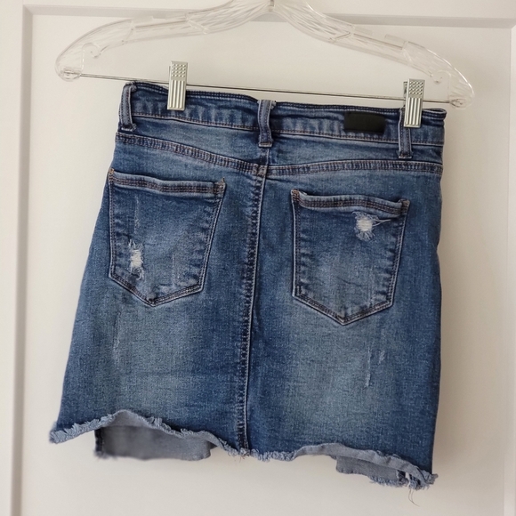 Black Label C'est toi stretch denim distressed mini skirt. Size small. - Picture 15 of 16